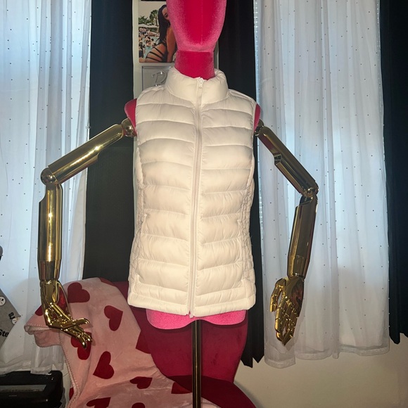 White puffer vest with pockets - Picture 6 of 6